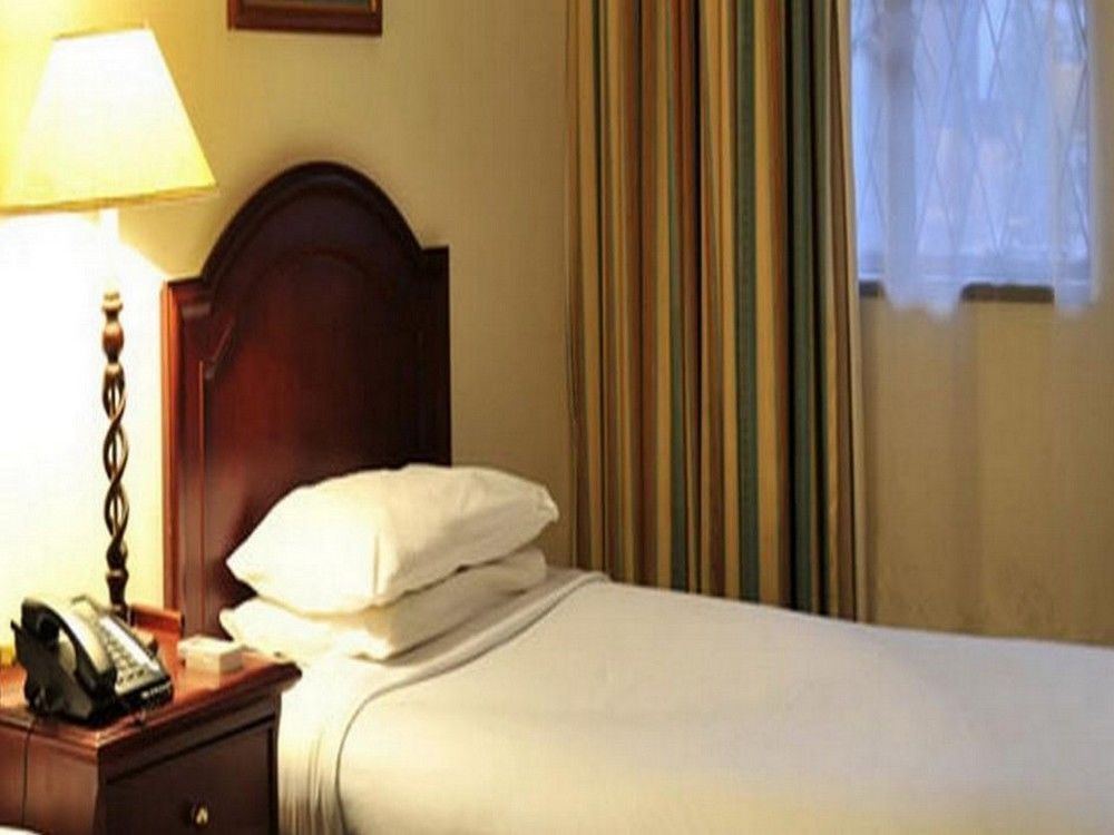 Cresta Churchill Hotel Bulawayo Exterior foto